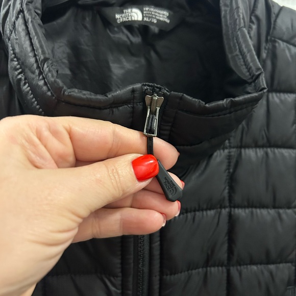 The North Face Thermoball Eco Insulated Vest Men’s XL Black Lightweight zip - Picture 11 of 12